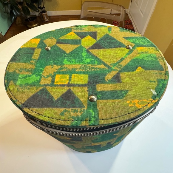 Vintage 60s Blondy wig/hat case, groovy green yellow abstract, drum shaped - Picture 12 of 13